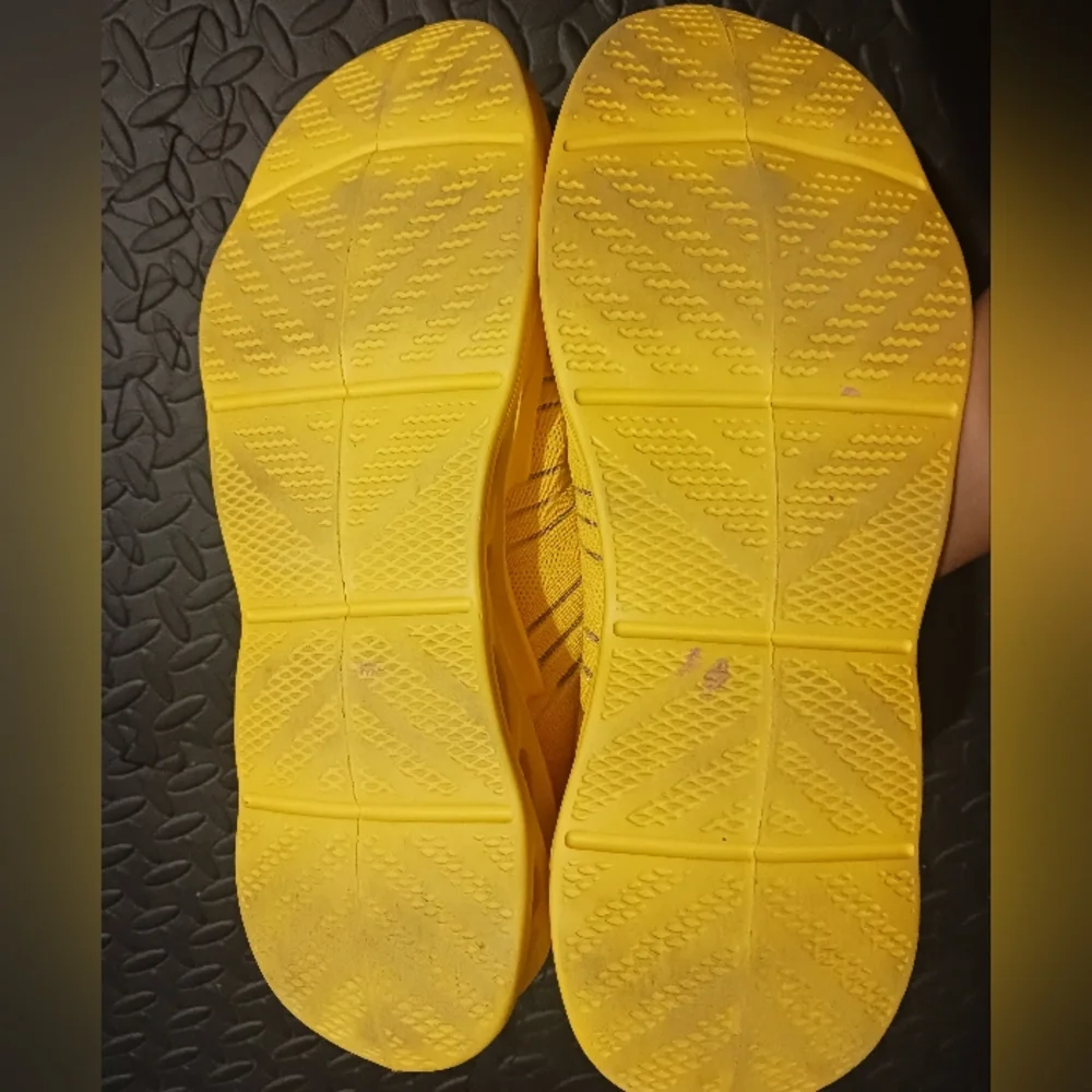 Men Yellow Ahtletic Brethable Sneakers - Picture 9 of 11